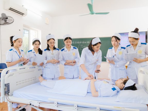 KHÁM PHÁ 5 ƯU ĐIỂM NỔI BẬT KHI HỌC ĐIỀU DƯỠNG TẠI TRƯỜNG CAO ĐẲNG Y TẾ THANH HÓA