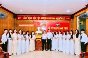 TRƯỜNG CAO ĐẲNG Y TẾ THANH HÓA TỔ CHỨC LỄ KẾT NẠP ĐẢNG CHO 30 SINH VIÊN ƯU TÚ