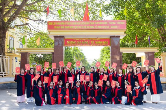 NƠI Y ĐỨC ĐƯỢC THẮP SÁNG TỪ GIẢNG ĐƯỜNG