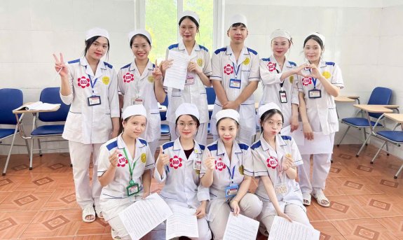 KIỂM TRA TAY NGHỀ CUỐI KHÓA CÁC LỚP CAO ĐẲNG ĐIỀU DƯỠNG K25 VÀ CAO ĐẲNG HỘ SINH K6