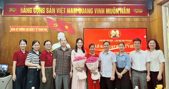 CHI BỘ HỆ NGOẠI VÀ CHI BỘ HỆ NỘI TỔ CHỨC LỄ KẾT NẠP ĐẢNG VIÊN MỚI